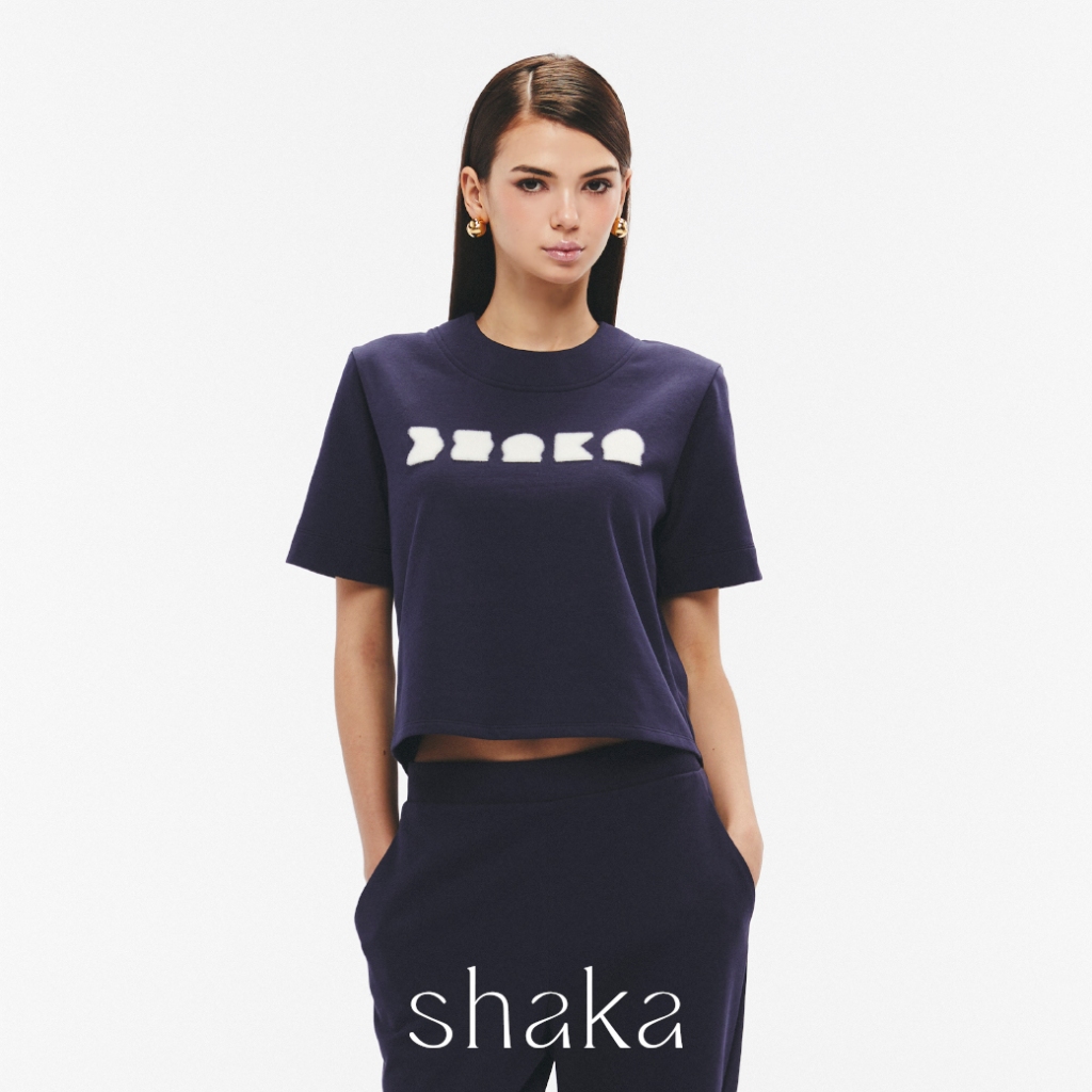 Shaka SS25 Velvet Print Crop Tee เสื้อแขนสั้น คอกลม ยืดผ้า French Terry ทรงตรง (NAVY) BL-8250607