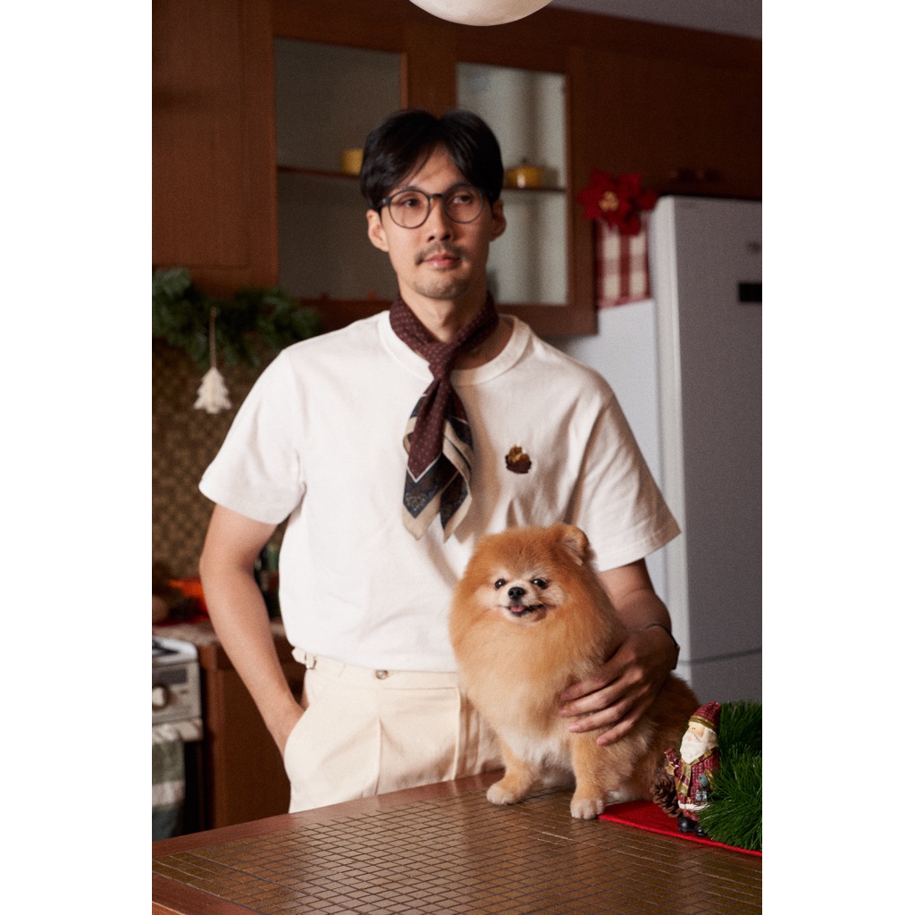 [CODE70%ทัก] Limited Edition The Finery – The Hound Tee เสื้อยืด สีขาว | ผ้า Cotton 100% 230G | ปักสุนัข