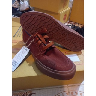 รองเท้าผ้าใบBreaker ของแท้