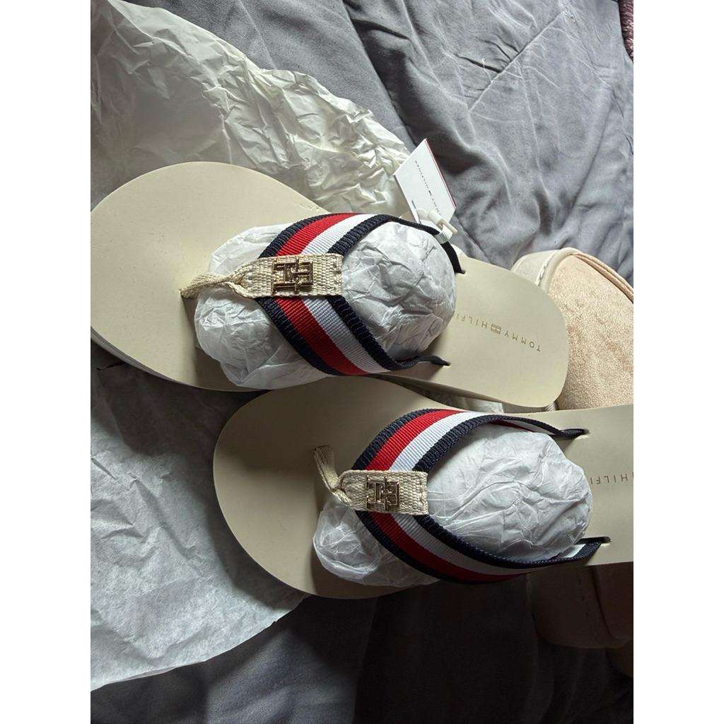 ส่งต่อรองเท้าแตะเพิ่มสูงแบรนด์ TOMMY H