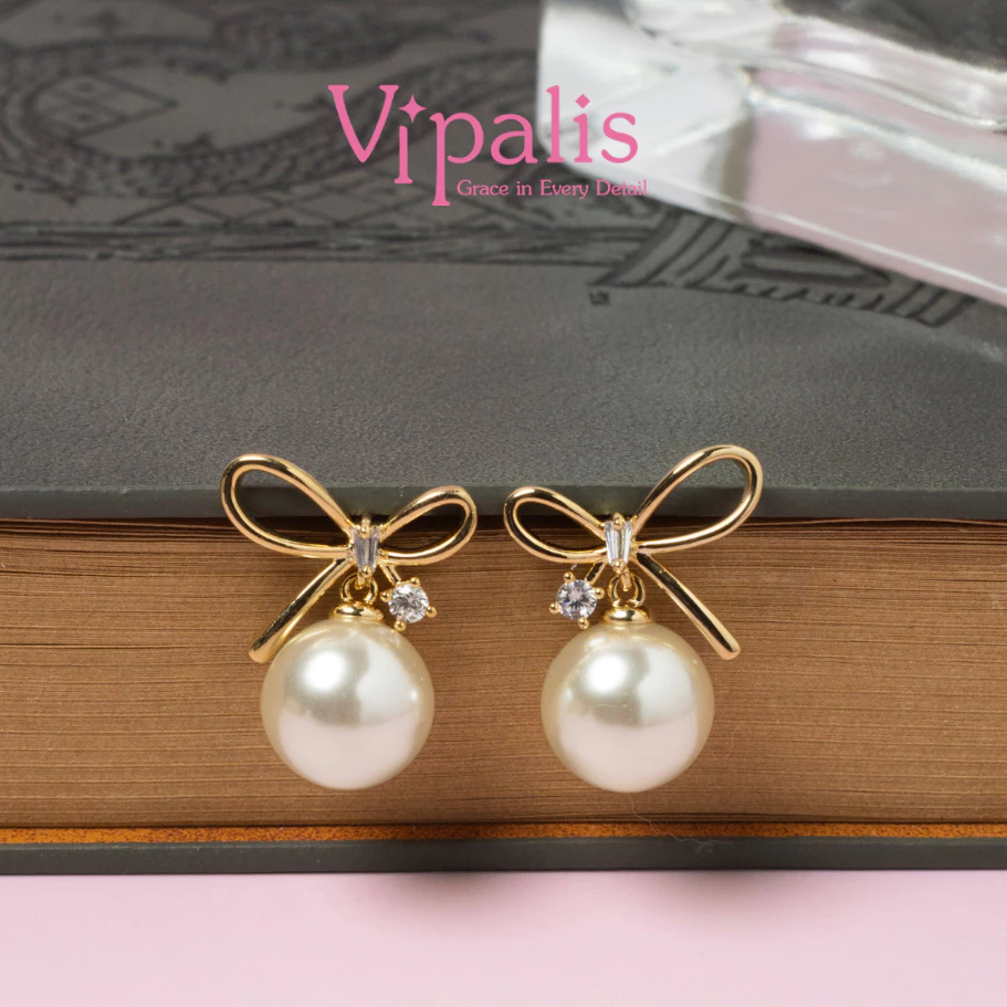 Vipalis ต่างหูมุกโบว์ ประดับเพชร CZ | ก้านเงินแท้ 925 | ดีไซน์หวานหรู ใส่ได้ทุกโอกาส พร้อมส่ง