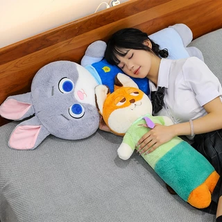 🔥สินค้ามาใหม่🔥 ตุ๊กตา Zootopia หมอนยาวจิ้งจอกสุดน่ารัก ตุ๊กตากระต่าย Judy Nick ของเล่นช่วยนอนหลับสำหรับเด็กผู้หญิง