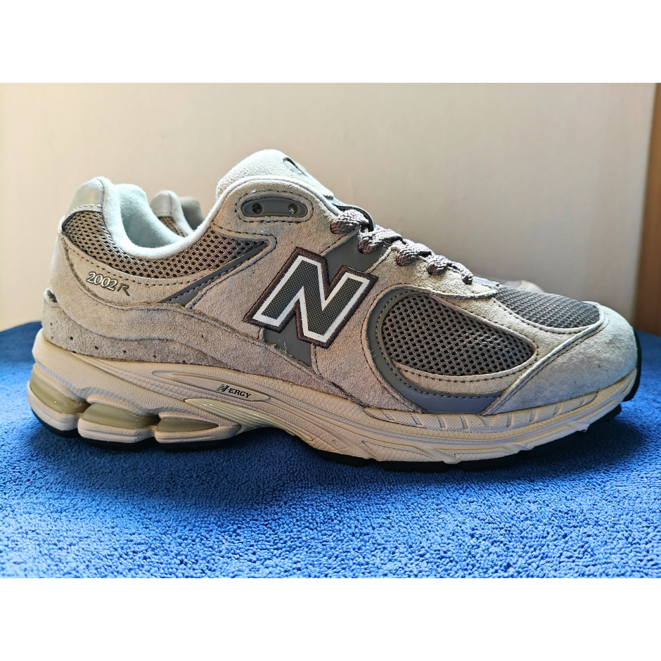 รองเท้ามือสอง New Balance 2002R (ML2002RC) ของแท้ ไซส์ 9.5US / 43 / 27.5 CM