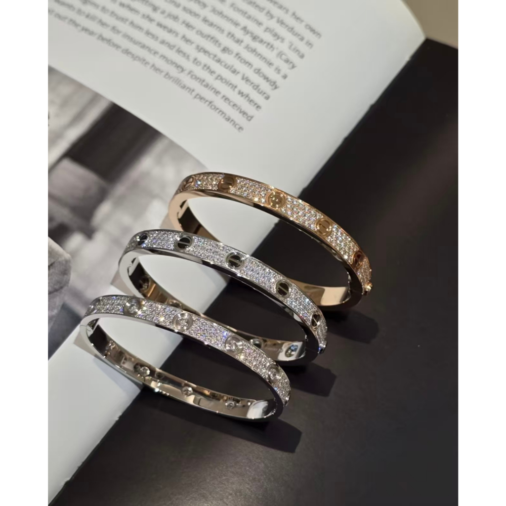 กำไลข้อมือขนาดกลางจาก Cartier