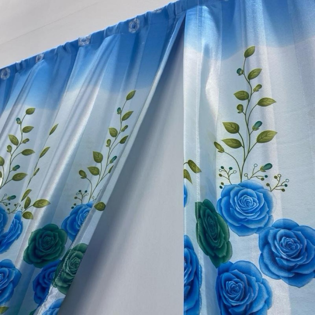 แนะนำ ผ้าม่าน ผ้าม่านสอดลวดสำหรับหน้าต่าง 3 บาน ผ้ายูวีพิมพ์ลาย 2 หน้า ลายกุหลาบสีฟ้า (มีสายผูกในตัว) 210x150 ซม. ราคาพิเศษ มีเก็บเงินปลายทาง