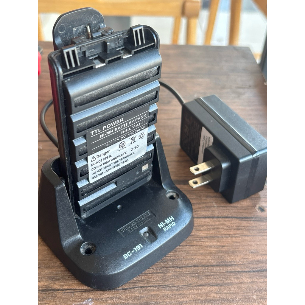 แท่นชาร์จแบต icom 80-86FX มือสองแถมแบตมือ2ใว้ทดสอบ