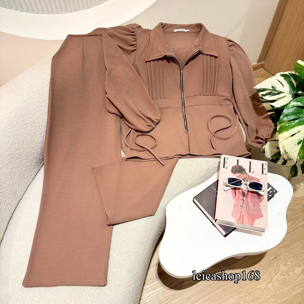 สินค้าพร้อมส่ง ชุดเซตยาว ผ้าวูลเวฟ เสื้อแขนยาวคอปกซิปหน้าจับจีบอกพร้อมสายผูกเอว+กางเกงเอวเรียบสม็อคหลังมีกระเป๋า A7306