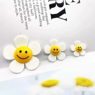 💦พร้อมส่ง💦 ตัวติดรองเท้า จิ๊บบิท Jibbitz ดอกเดซี่🌼 Lovely Daisy มีให้เลือก 4 ขนาด (ราคาต่อ 1 ชิ้น) วัสดุทำจากอะคริลิค