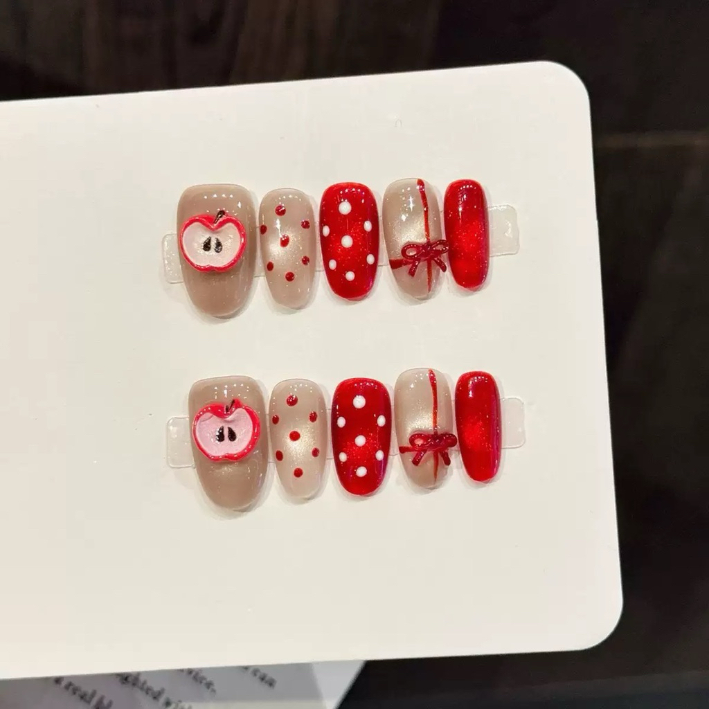 ฟรีกาว🍍Handmade a364 เล็บปลอมโทนแดง–นู้ด ลายแอปเปิล จุด polka dot และโบว์ น่ารักหวานๆ