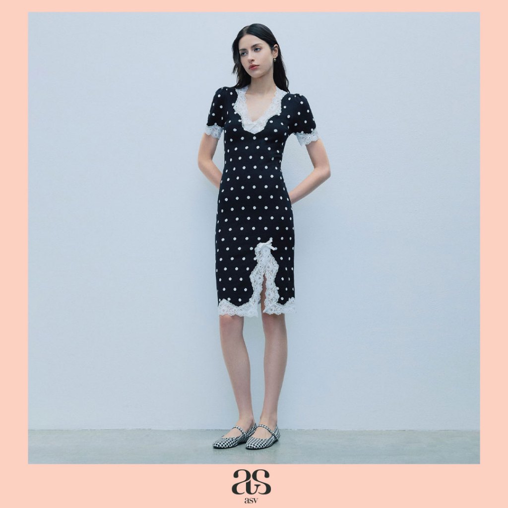 [asv rs26] Felicity Polka-dot Knitted Dress เดรสผู้หญิง ผ้านิตทอลายจุด คอวี ทรงสอบ แขนพอง แต่งดีเทลลูกไม้และโบว์ปิเกต์