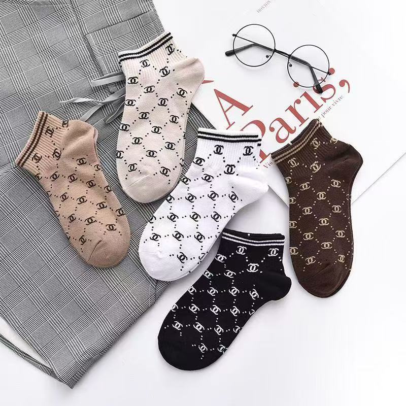 G004ถุงเท้า( คละสี 10 คู่) ถุงเท้าข้อสั้นถุงเท้ากีฬา ถุงเท้าลำลอง สำหรับใส่วิ่ง ใส่ออกกำลังกาย ผ้าหนานิ่มไม่บาง ใส่สบาย