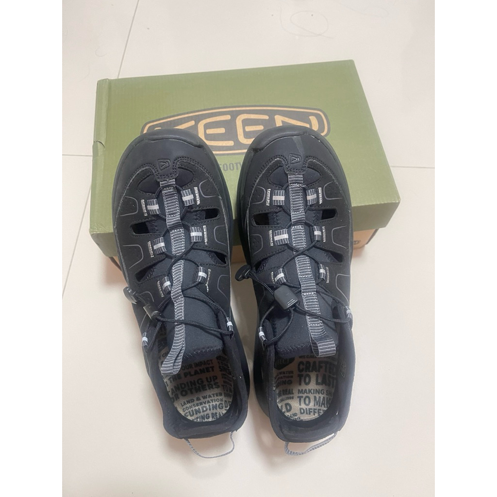 รองเท้า KEEN  size 42 (9us)