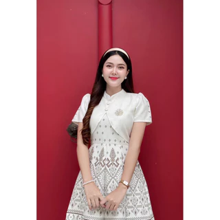 PIRA DRESS เดรสผ้าฝ้ายสีขาว อัดกาวทั้งชุด แต่งคอจีน