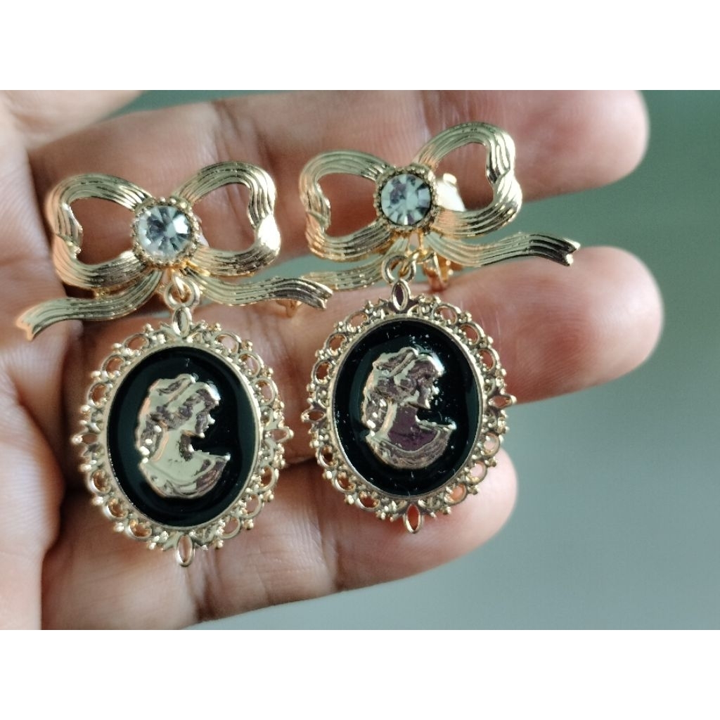 ต่างหูribbon cameo ของshimamura