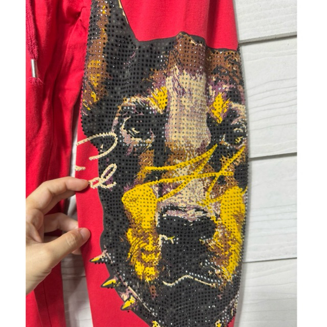 ED HARDY กางเกงสเวต สีแดงที่มีลายรูปสุนัข