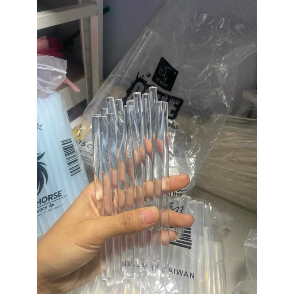 กาวแท่ง กาวร้อน กาวสีใส แบ่งขาย15แท่ง ขนาด7*150 แท่งเล็ก