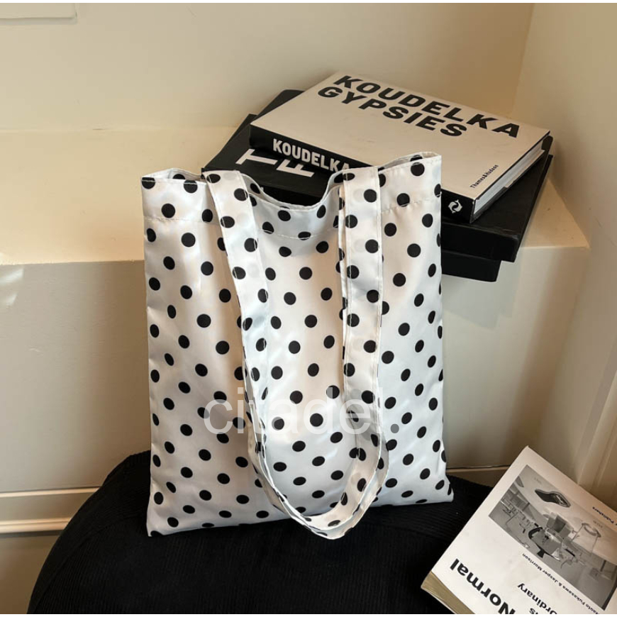 citadel.ecommerce  กระเป๋าสะพายข้าง ลายpolkadots กระเป๋าถือ ผ้าไนลอน เเฟชั่น มี3สี  พร้อมส่งในไทย มีบริการส่งด่วน Z-031 – โปรปัง