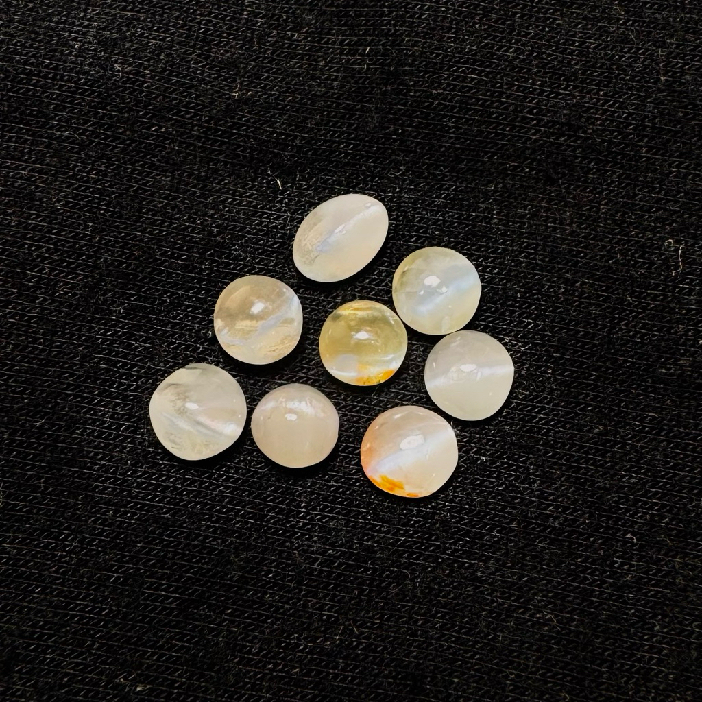 ไพฑูรย์ พลอยตาแมว คริโซเบริล (Chrysoberyl) พลอยแท้เจียระไนหลังเบี้ย ขนาด 5.7*4 mm และ 4.5 mm