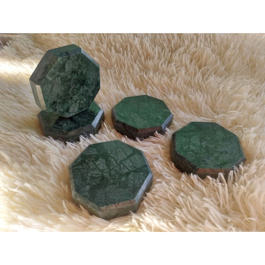 ฐานวางแปดเหลี่ยม ขนาด8cm. ผลิตจากหินอ่อนเขียวอิตาลี ฐานวางเสริมมงคล