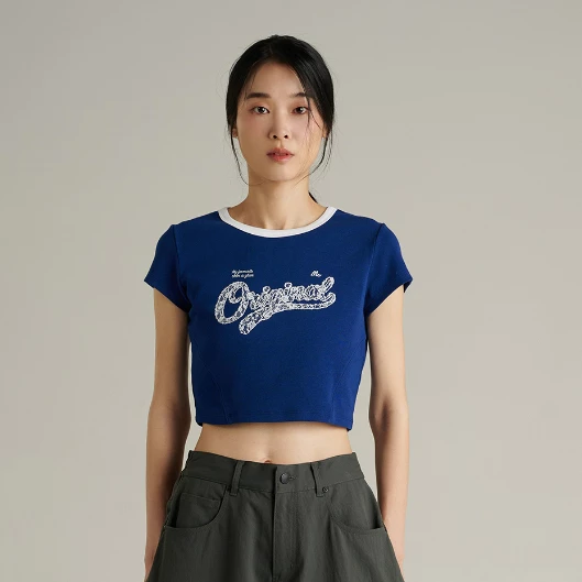 Mc JEANS (แม็คยีนส์) Online Exclusive เสื้อยืดผู้หญิง เสื้อยืดแขนสั้น ทรงสลิมครอป มี 2 สีให้เลือก MTTZB27