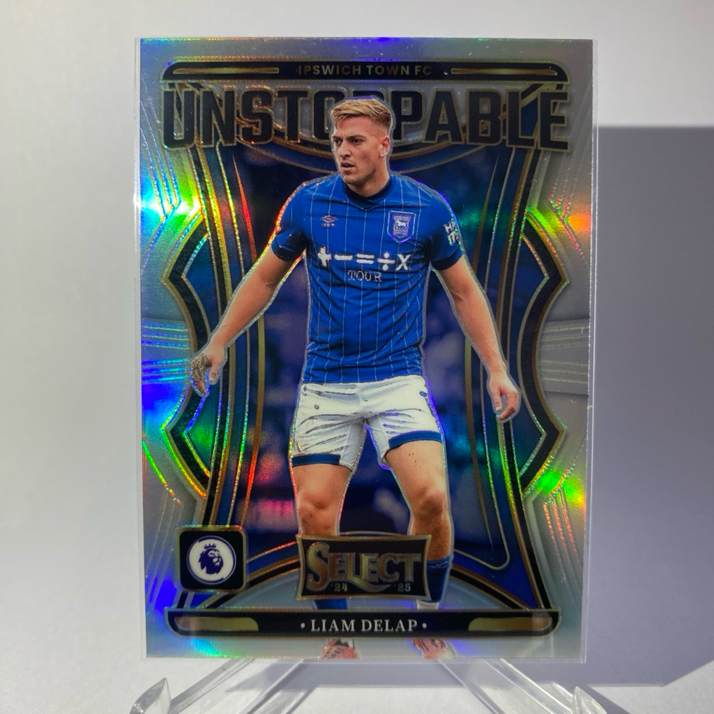 การ์ดนักฟุตบอล LIAM DELAP, IPSWICH TOWN, (PRIZM), UNSTOPPABLE, PANINI SELECT 2025