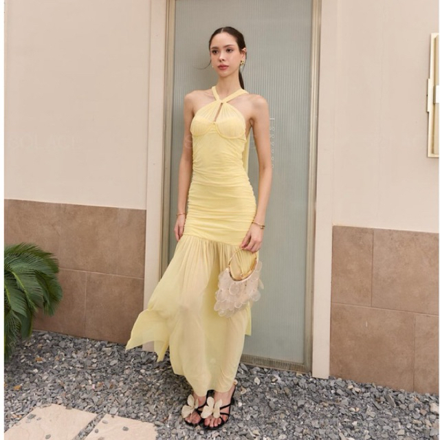 SOLACE – LEMON (SL508) เดรสคล้องคอสีเหลืองเลมอนโทนหวานละมุน ท่อนบนเสริมทรงให้รูปร่างสวยกำลังดี