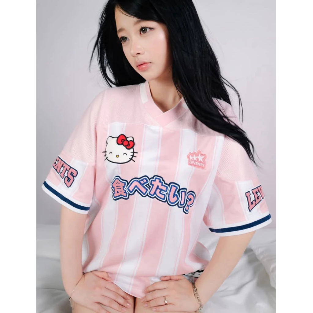 Pre-order (14-20days) แบรนด์เวียดนาม 🇻🇳 Levents® | Levents® X Hello Kitty - Striped oversized jersey pink tee 💗