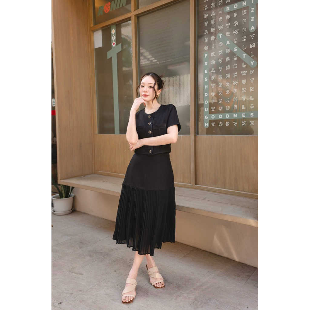 ร212 B x Pleated Tweed 🖤 😝 💐 ผ้าทวิตนุ่ม Set 2pcs. เสื้อคอกลม กระดุมแบบเรียบหรู