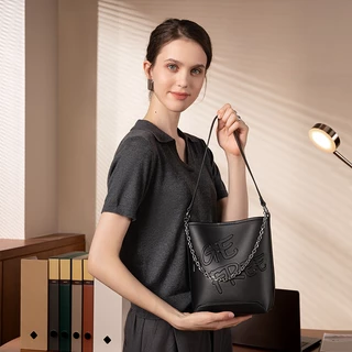 AGE FREE MINI MELI BAG กระเป๋าสะพายไหล่ผู้หญิงทรงถังลายปั๊มด้านข้าง ขนาดเล็ก มีสายโซ่คู่