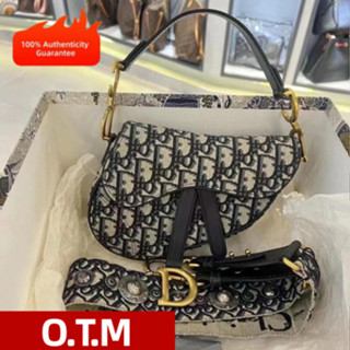 กระเป๋า Dior Saddle ผ้าใบลวดลาย Oblique สีน้ำเงิน แบบคลาสสิก