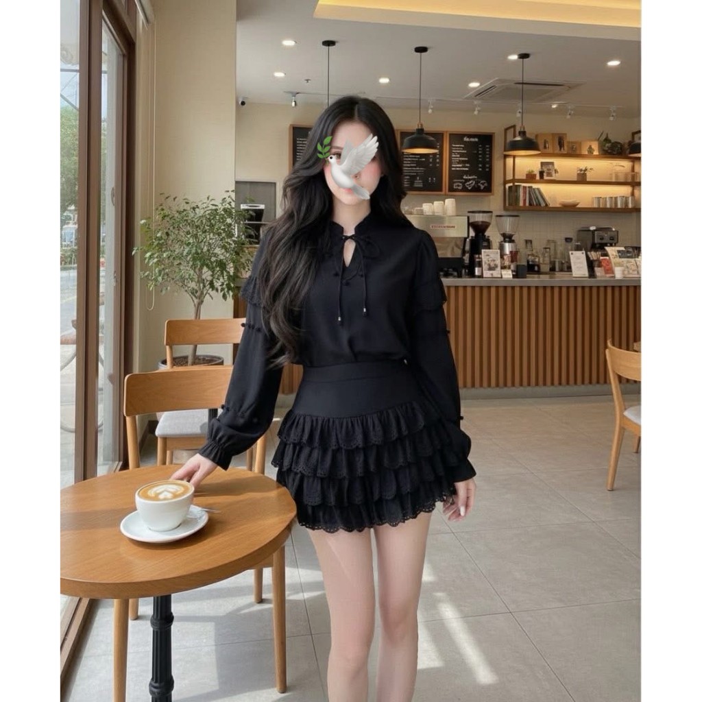 Chaaim Shop ❤️CA590 ป้ายCher'ann เซ็ต 2 ชิ้นสีดำ เสื้อคอจีนแขนยาวแต่งระบายฉลุ+กระโปรงสั้นระบายฉลุ(ซั