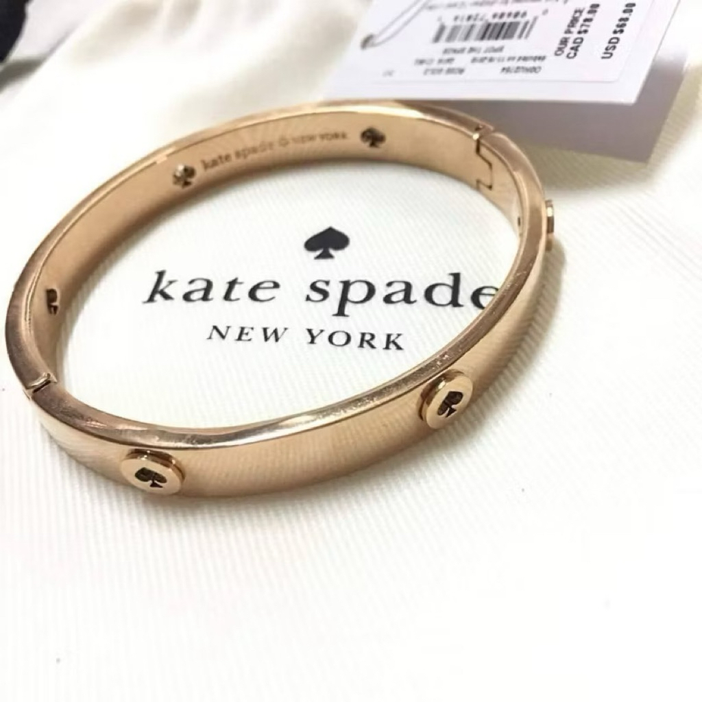 🌸🎀 กำไล Kate Spade สีทอง มี ถุงผ้า O0RU2752 kate spade NEW YORK GOLD SPOT THE SPADE🌸