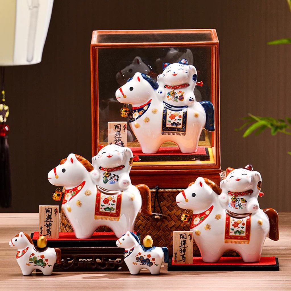 🪭ตุ๊กตาแมวกวักนำโชค แมวกวักบนหลังม้า ของขวัญตรุษจีนปีม้า ของมงคล | จัดส่งทันที 🚛