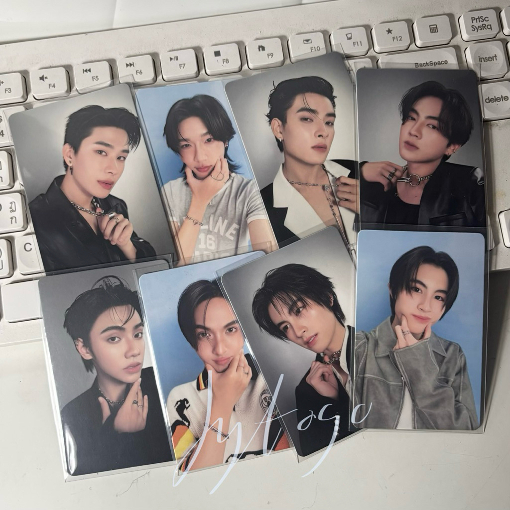 (พร้อมส่ง)✅ การ์ด/lyrics/CD อัลบั้ม BUS THE FIRST ALBUM ของแท้100%