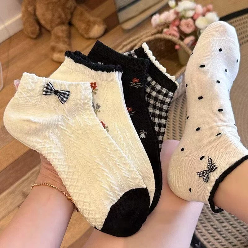ถุงเท้าน่ารัก 5 คู่ ตกแต่งโบว์ลูกไม้ ระบายอากาศดี สำหรับผู้หญิง ใส่สบาย เนื้อบาง ส่งจากไทย