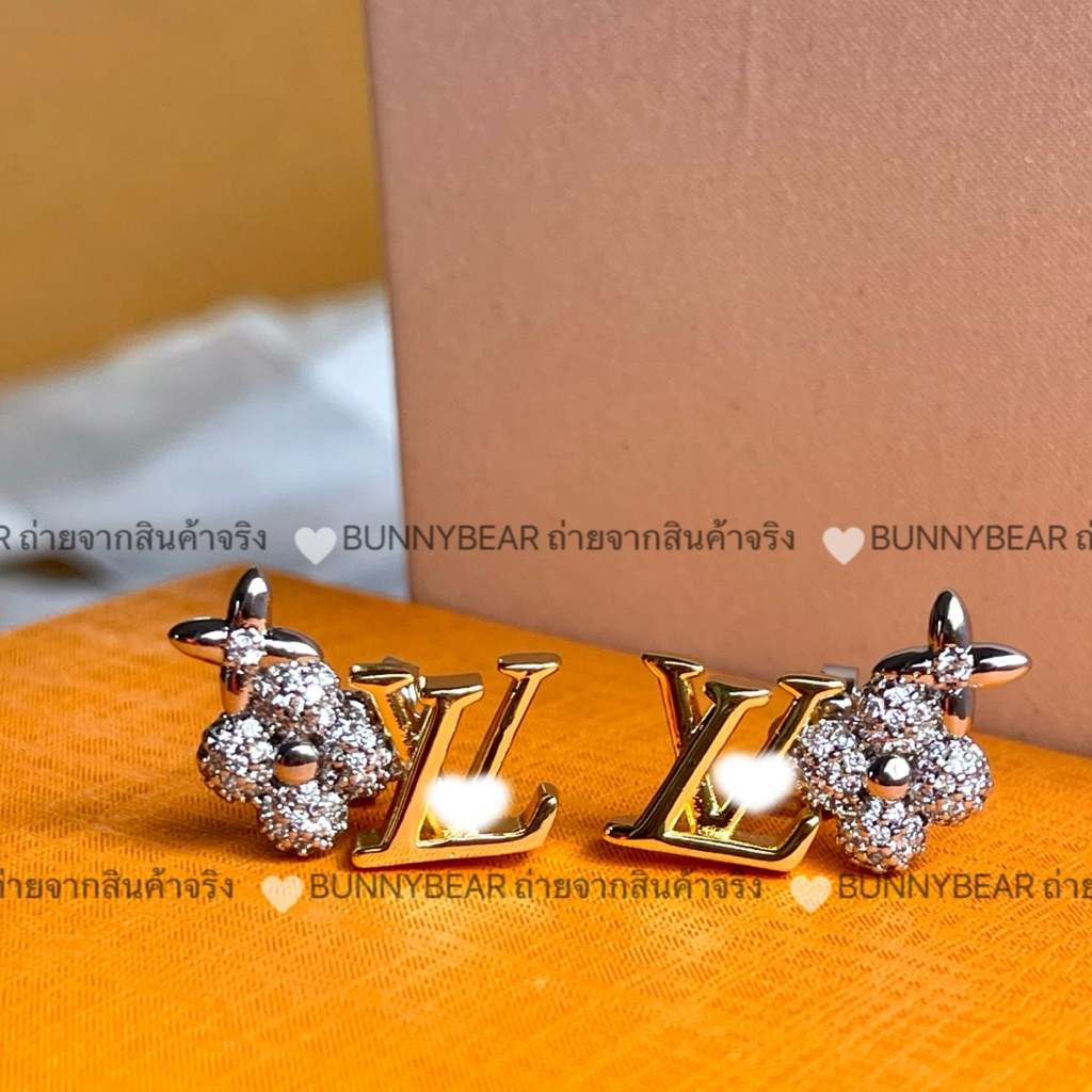 ต่างหู แบรนด์ I •V งานไฮเอน ปั้มชื่อแบรนด์ แป้นดอกไม้