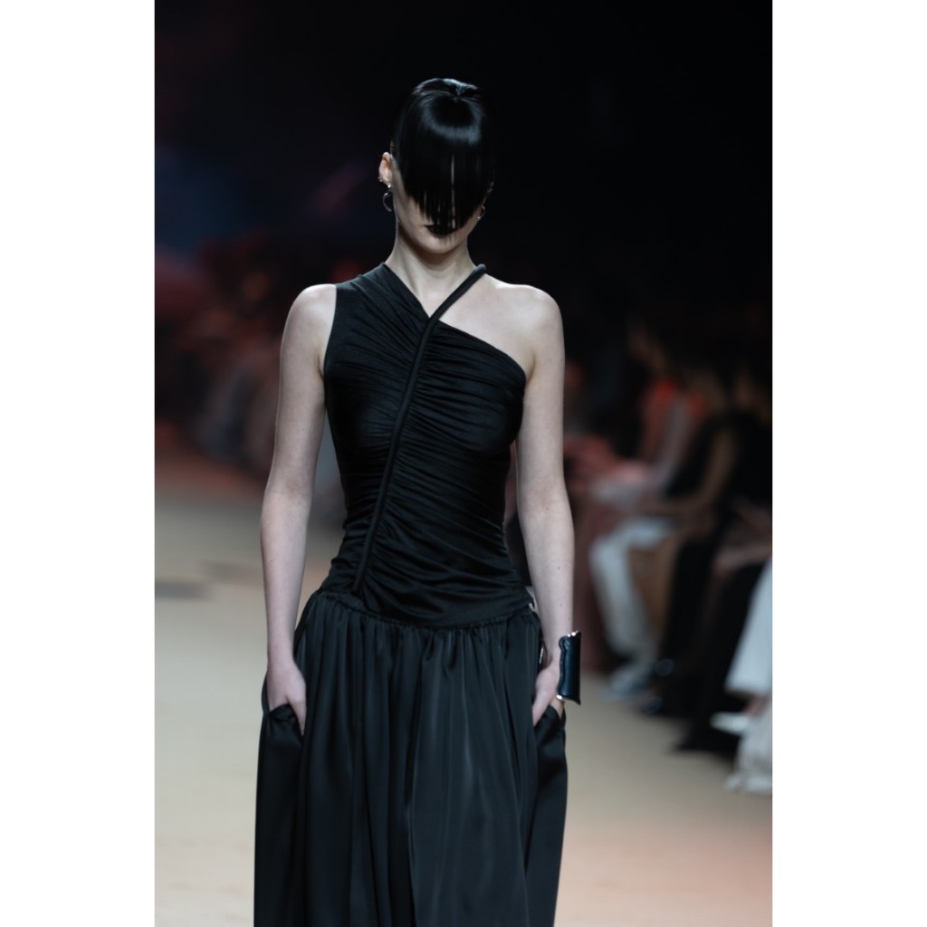 NICHP : Silen Flow : Alina Top เสื้อไหล่เดี่ยว (Pre-order 3-4 week)