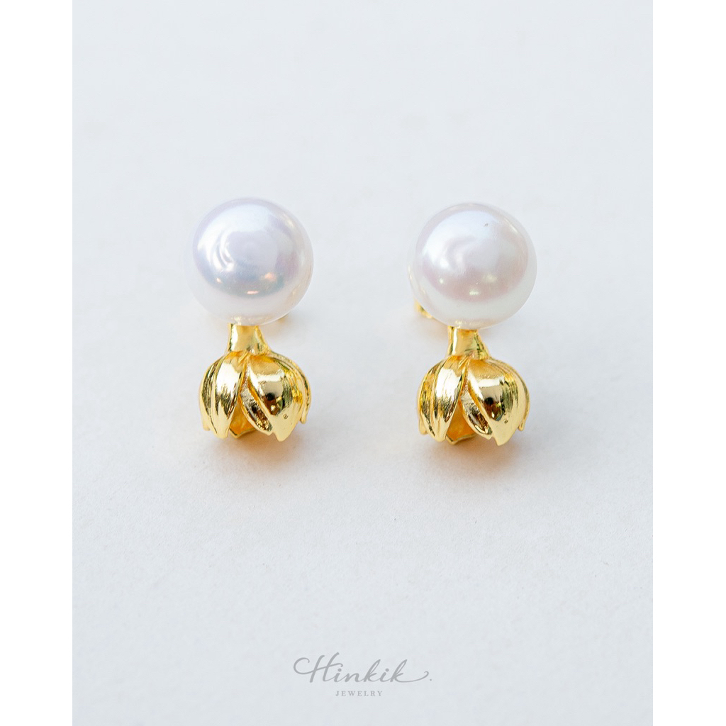 ต่างหูดอกมะลิ ประดับมุก 10mm (เกรดพรีเมียม) ชุบสีทองเฉด 18K งานดีไซน์สวยหวาน by Hinkik Jewelry