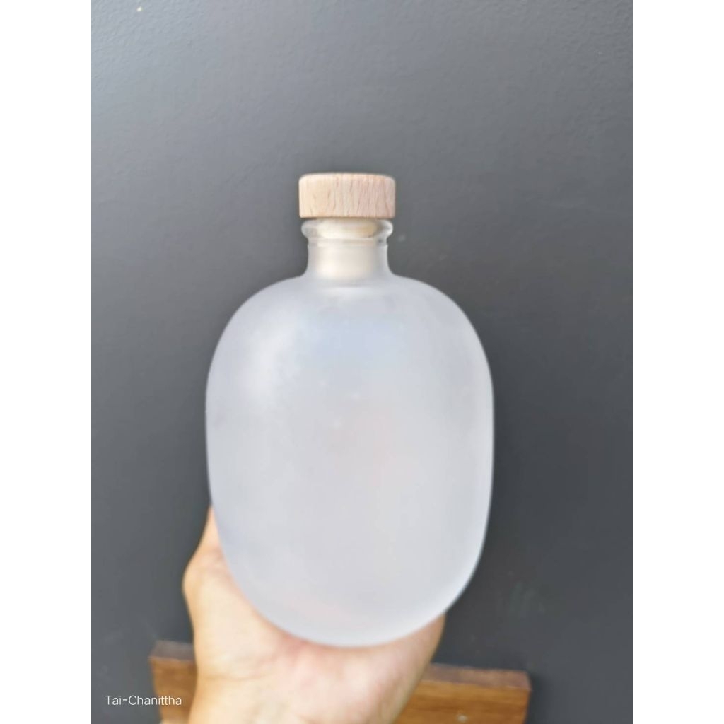 ขวดแก้วทรงกลมสีขุ่น ขวดน้ำผึ้ง ขวดเหล้า ขวดไซรัป  ฝาจุกไม้ ขนาด 500ml