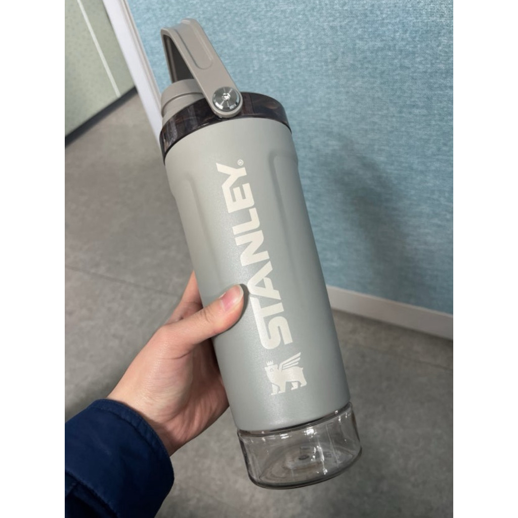 [Stanley] Active Shaker Tumbler 591ml | ขวดสแตนลี่ย์สำหรับสายฟิตเนสหุ้มฉนวน สำหรับเครื่องดื่มเย็น มีตัวแยกใส่ supplement