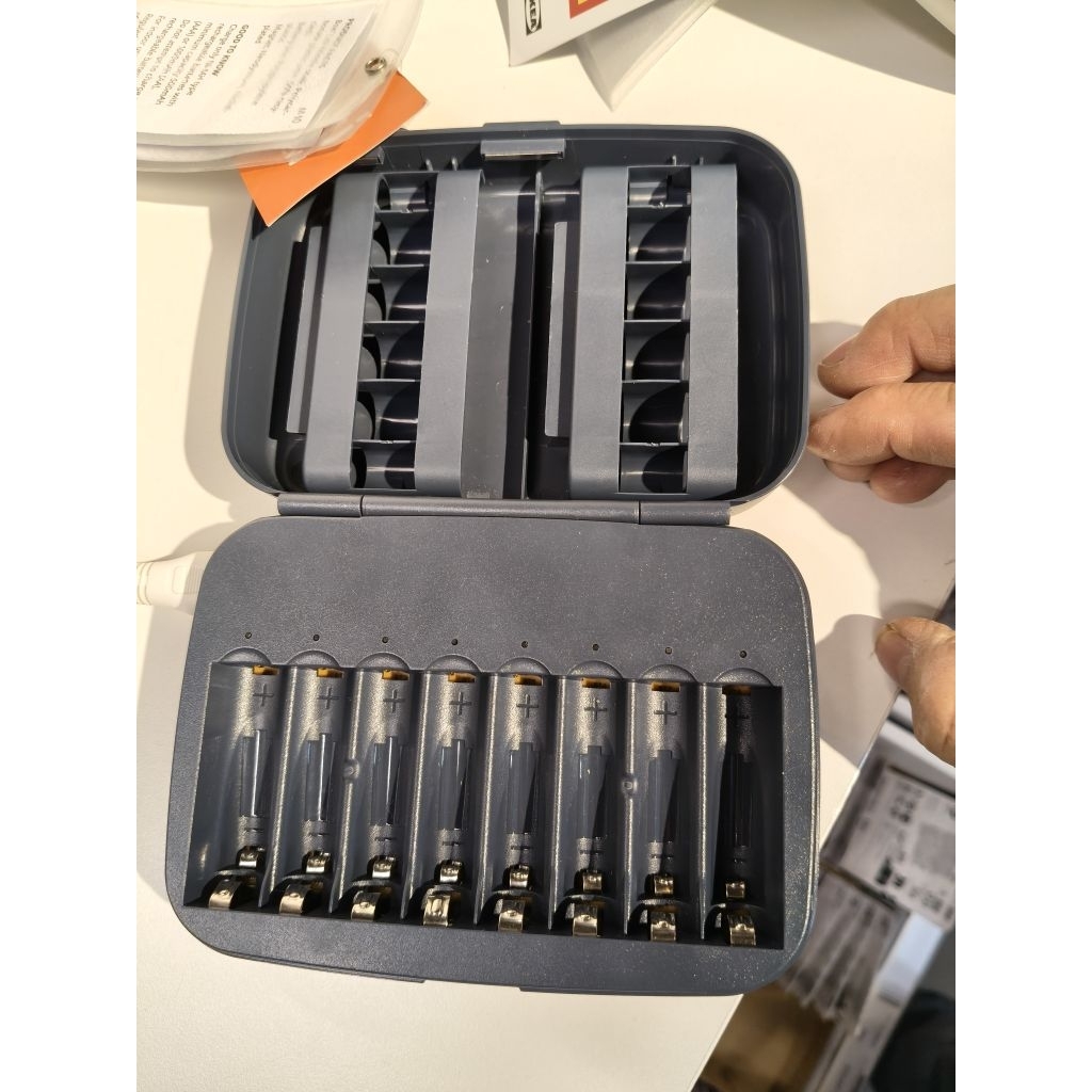 ชุดถ่านชาร์จและที่ชาร์จแบตเตอรี่ IKEA LADDA/STENKOL ใช้งานได้หลายครั้ง