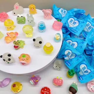 สัตว์จิ๋วสุดน่ารัก 50 ตัวพร้อมส่ง กล่องสุ่มเรืองแสงในที่มืด คละแบบ ของเล่นสัตว์การ์ตูนสมจริงสำหรับเด็ก