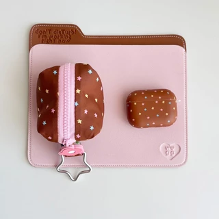 amuse stuff-⭐ AirPods Case – Brown Star เคสแอร์พอร์ตซิลิโคนเนื้อด้านพิมพ์ลาย