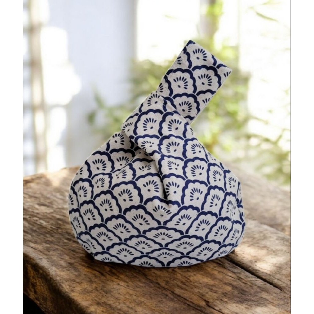 Reversible Japanese knot bag กระเป๋าคล้องข้อมือ