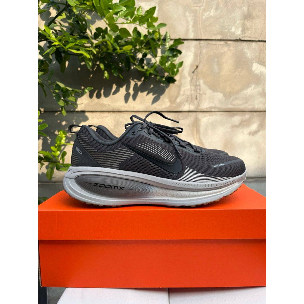 Nike Vomelo 18 size 8.5uk