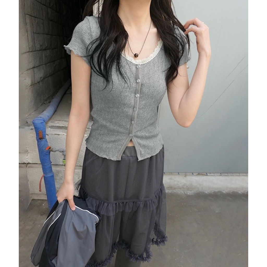 8938# เสื้อแขนสั้นคอยู แต่งลูกไม้ งานกระดุมหน้า เนื้อผ้าดี งานสวย TAG:WG.WE 🇰🇷 - รูปที่ 5