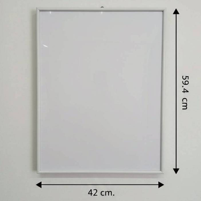 กรอบรูปสีขาว(ขนาด A2) 42x59.4 cm. กรอบรูป(ขนาด A2) 42x59.4 cm.สีขาว ซึ่งเป็นไซส์ใหญ่ที่โดดเด่นมาก เห