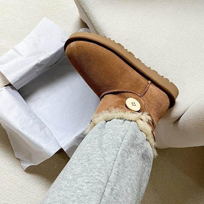 UGG🇭🇰 Classic Wooden Button Snow Boots รองเท้าบูทหิมะกระดุมไม้ - รูปที่ 3