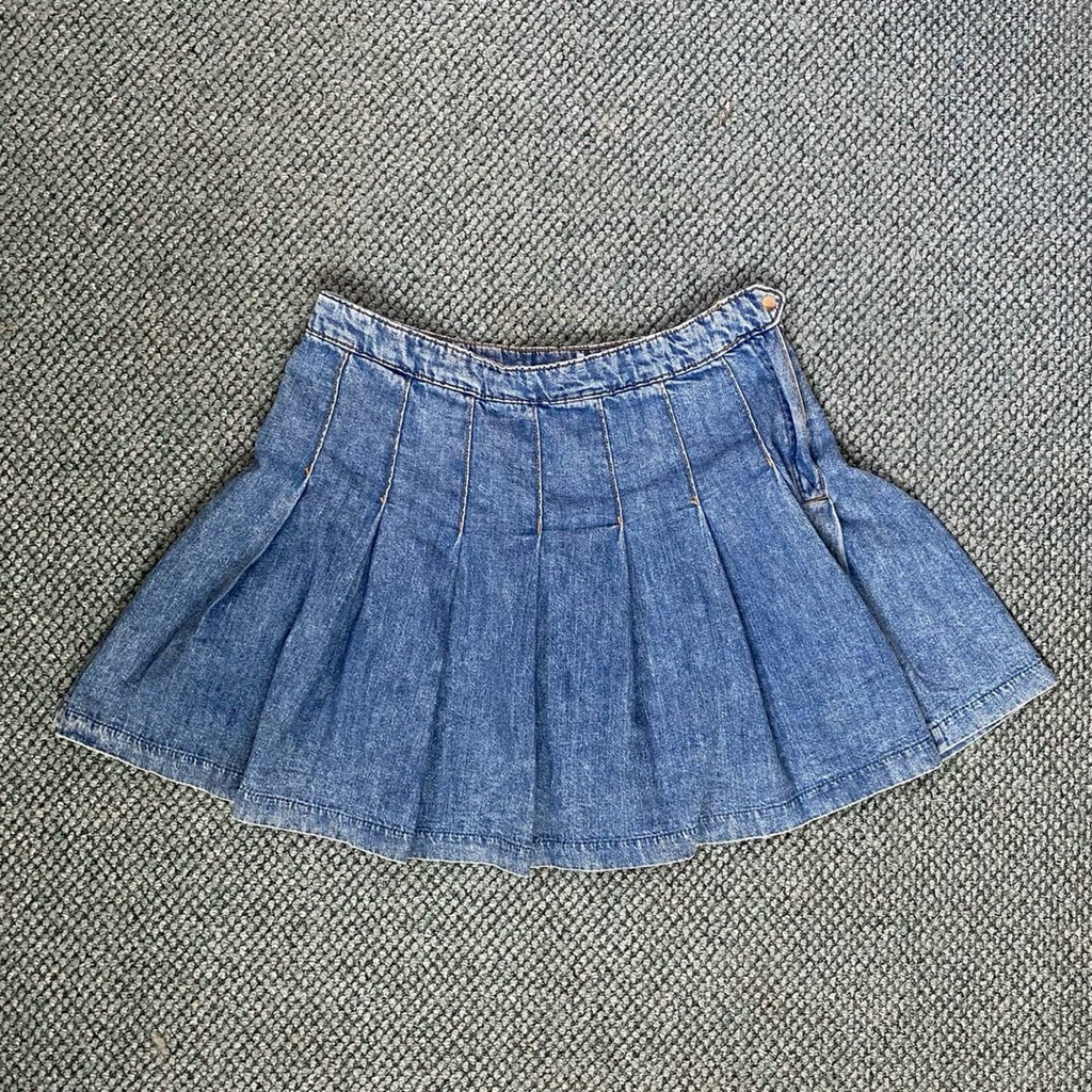 H&M Divided Jean Skirt Y2K กระโปรงยีนส์สั้นทรงน่ารัก มือสอง สภาพเหมือนใหม่