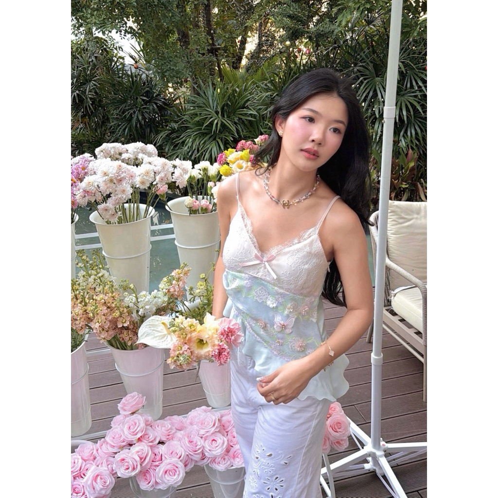 (พร้อมส่ง) Gardenia Cami Top เสื้อสายเดี่ยวตกแต่งลูกไม้พาสเทล